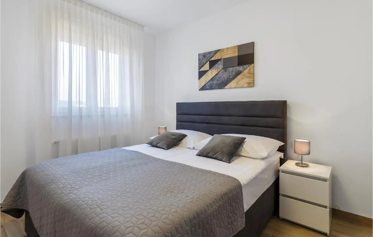 Gorgeous Apartment In Pula With Kitchen