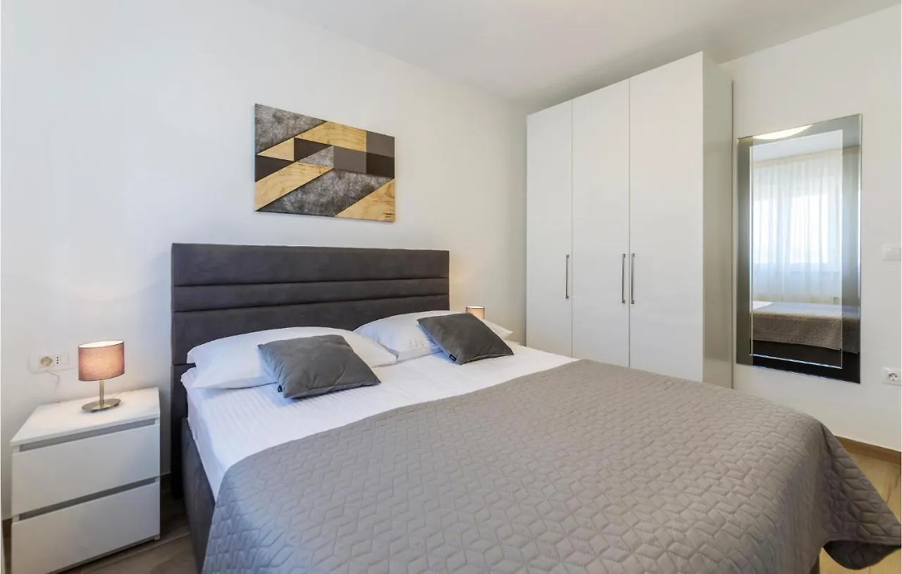 Gorgeous Apartment In Pula With Kitchen 크로아티아